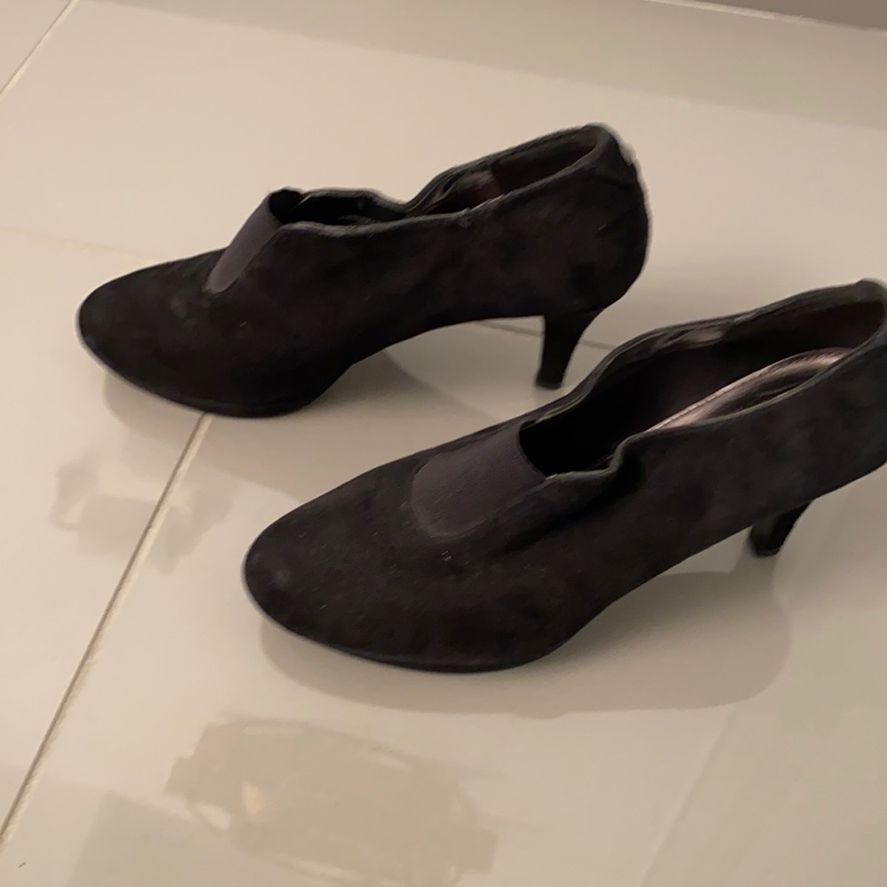 New Anne Klein black suede heels